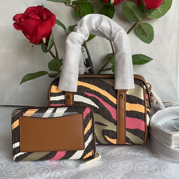 ✅SALE❤️‍🔥🆕Michael Kors Set🎁 - Picture 2 of 15